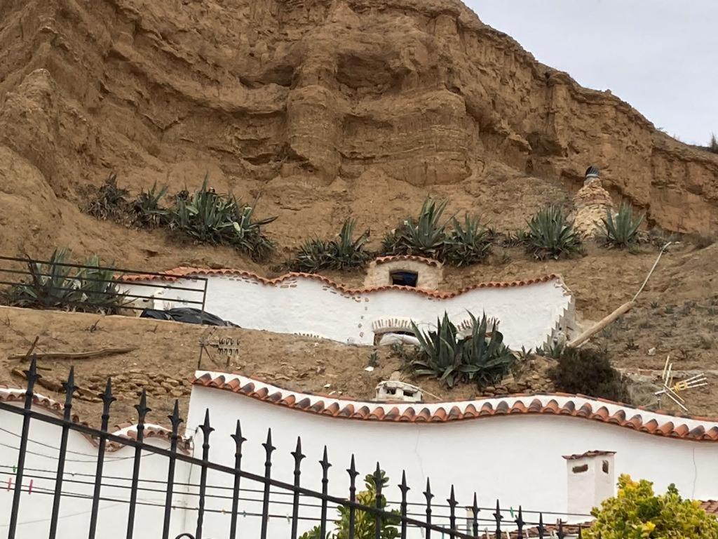 Creatively Designed Cavehouse With Jacuzzi Villa Gorafe Екстериор снимка