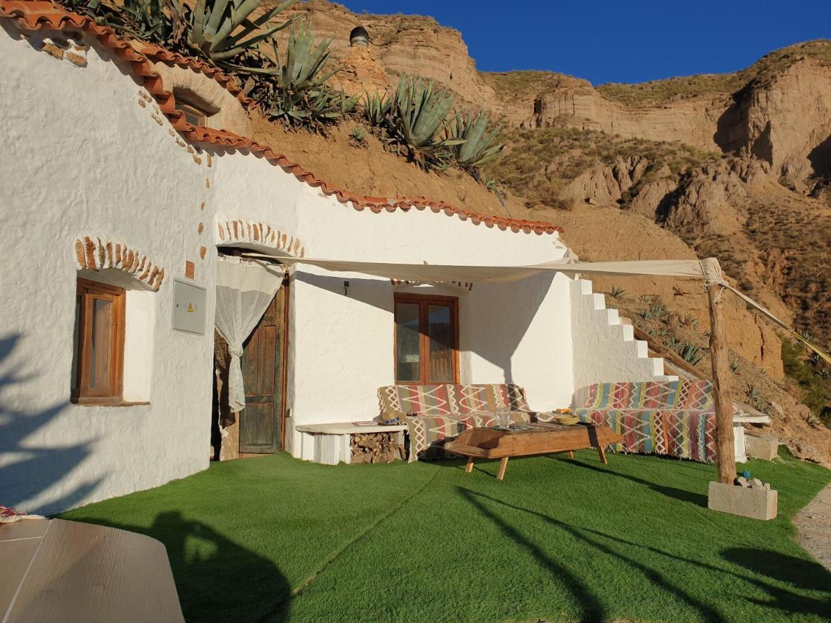 Creatively Designed Cavehouse With Jacuzzi Villa Gorafe Екстериор снимка