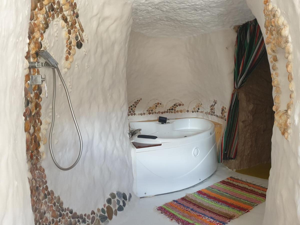 Creatively Designed Cavehouse With Jacuzzi Villa Gorafe Екстериор снимка