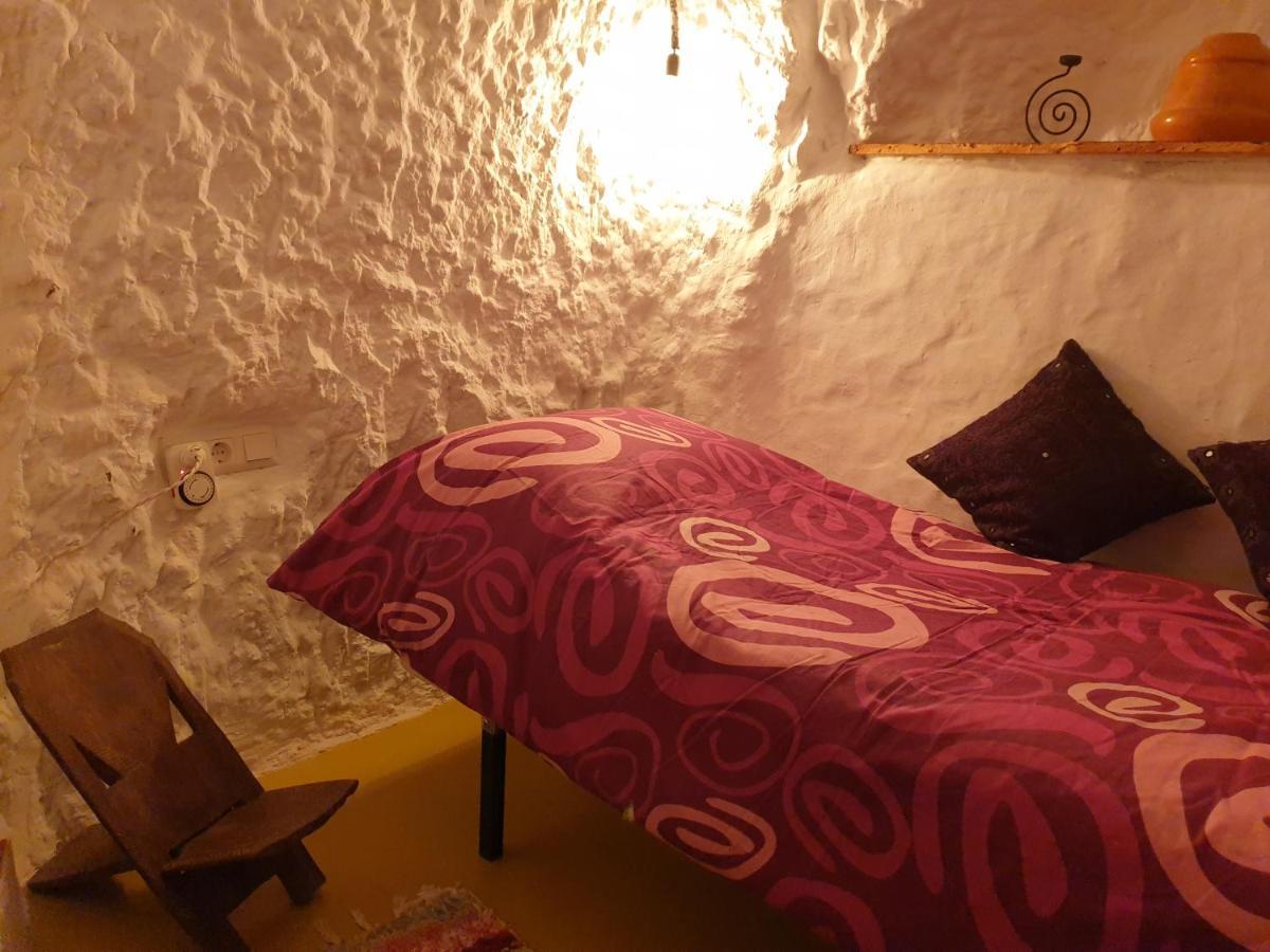Creatively Designed Cavehouse With Jacuzzi Villa Gorafe Екстериор снимка