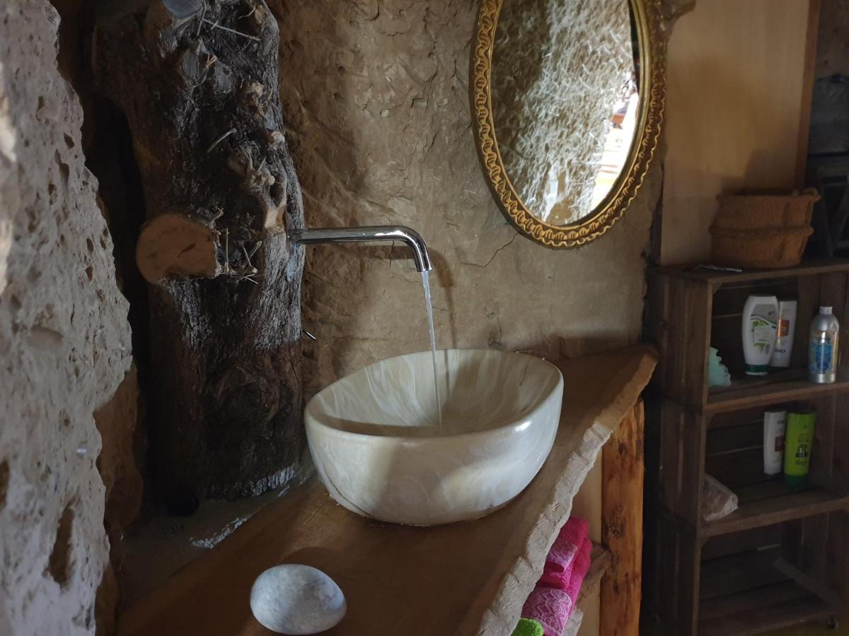 Creatively Designed Cavehouse With Jacuzzi Villa Gorafe Екстериор снимка