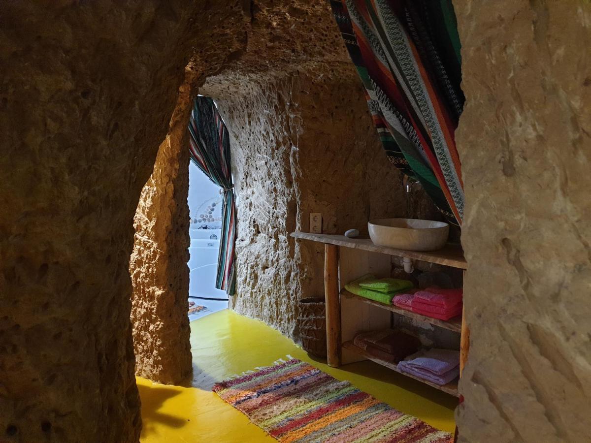 Creatively Designed Cavehouse With Jacuzzi Villa Gorafe Екстериор снимка
