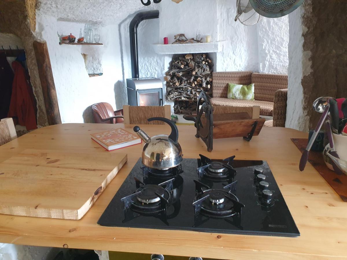 Creatively Designed Cavehouse With Jacuzzi Villa Gorafe Екстериор снимка
