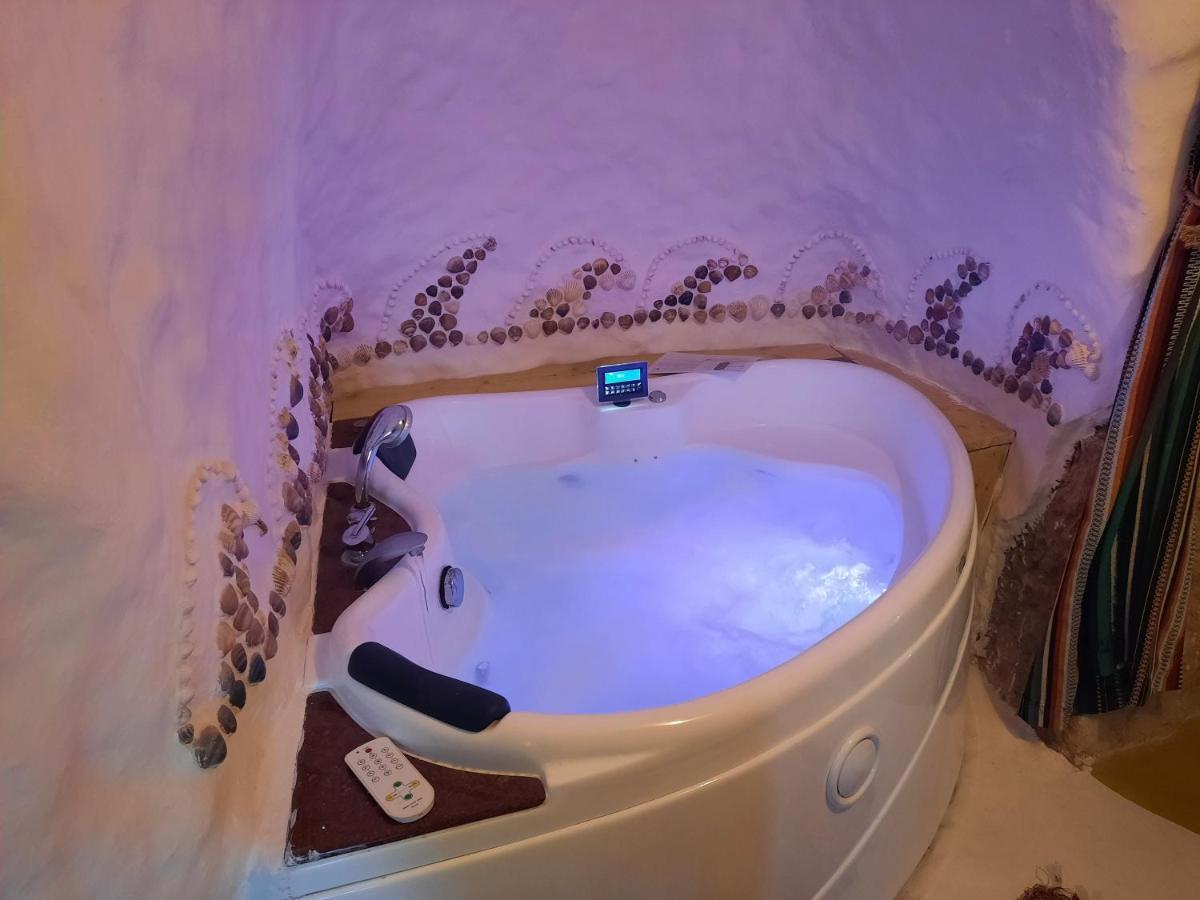 Creatively Designed Cavehouse With Jacuzzi Villa Gorafe Екстериор снимка